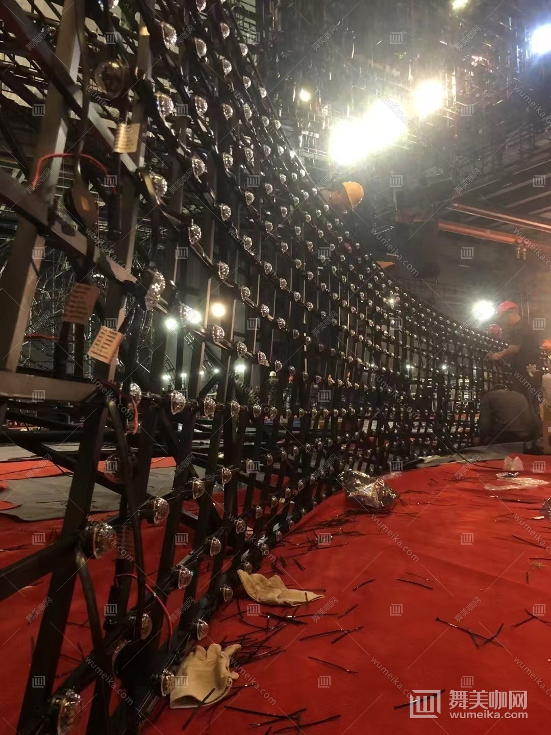无论前路多么坎坷，都要努力奋斗，因为每一次挑战都是成长的机会。  央视《新闻联播》聚焦：2024年中国金鸡百花电影节在厦门开幕 #金鸡百花电影节开幕式 #我在厦门看金鸡 #厦门-7
